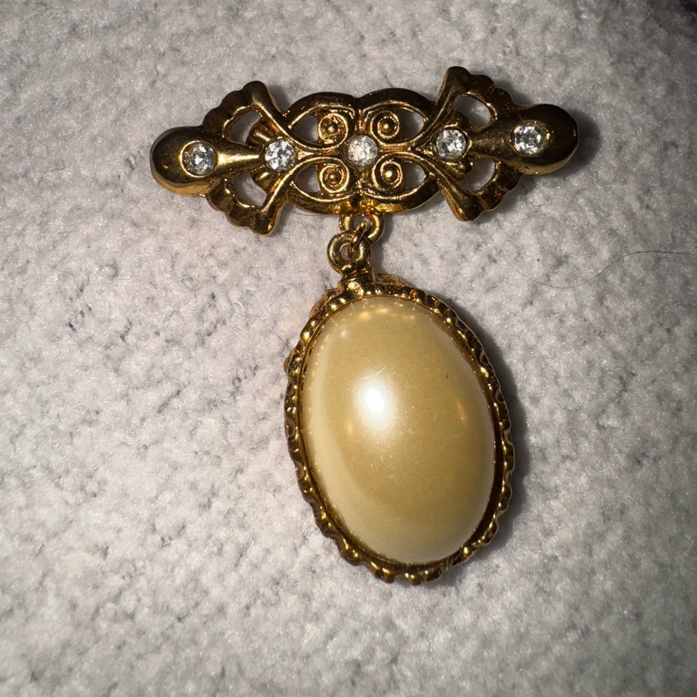 Baroque Pearl Dangle Brooch - Picture 4 of 7